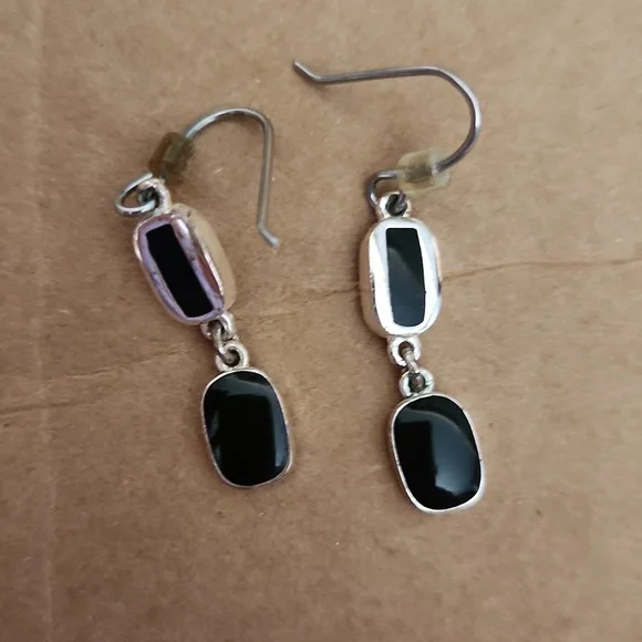 Elegant Silver and Black Earrings Set - Picture 3 of 3